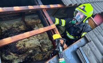 FOTO: Hasiči zasahovali u tankistov. Požiar spôsobil škodu za 70-tisíc eur