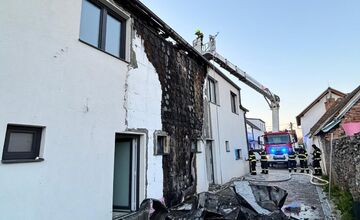 FOTO: Hasiči zasahovali u tankistov. Požiar spôsobil škodu za 70-tisíc eur