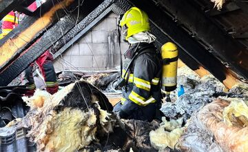 FOTO: Hasiči zasahovali u tankistov. Požiar spôsobil škodu za 70-tisíc eur