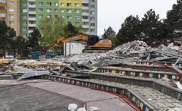 FOTO: Zo starého strediska moderné centrum. Rača mení Žarnovickú na miesto pre všetky generácie