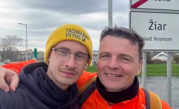 FOTO: Košičan Richard putuje naprieč Slovenskom, aby zachránil syna