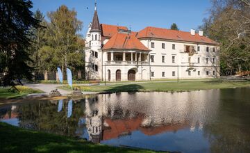 FOTO: Park vStupave len otvorili a už ho devastujú, ozval sa župan Droba