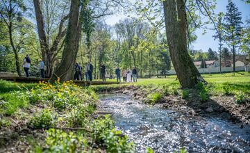 FOTO: Park vStupave len otvorili a už ho devastujú, ozval sa župan Droba