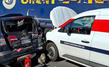 FOTO: Hrozivá nehoda autobusu a troch áut v Dunajskej Lužnej 