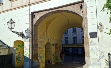 V Bratislave sa cez víkend slávnostne otvorili brány. Pri pohľade na tú Michalskú však ľuďom ostali len oči pre plač