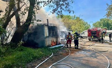 FOTO: V bratislavskom Ružinove zasahovali hasiči, dôvodom bol mohutný požiar