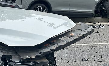 FOTO: Dopravná nehoda osobného auta a elektromobilu na Prístavnej v Bratislave 